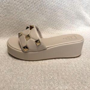 Shu Shop Sandals Cream/Gold Studs - Size 8